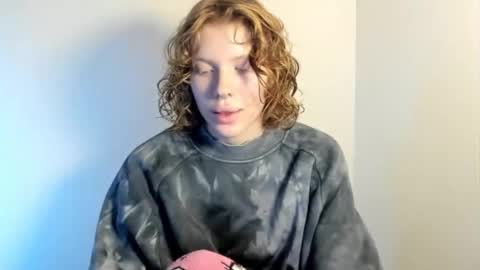 Snapshot of stellaswen chatting on October 15, 2025, 11:43 am S T E L L A online show from October 15, 2025, 11:43 am