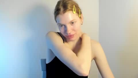 Snapshot of stellaswen chatting on November 7, 2025, 10:04 am S T E L L A online show from November 7, 2025, 10:04 am