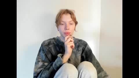 Snapshot of stellaswen chatting on November 18, 2025, 8:08 am S T E L L A online show from November 18, 2025, 8:08 am