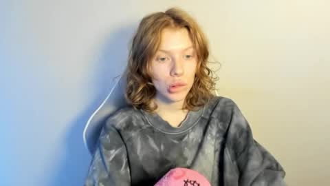 S T E L L A online show from December 17, 2025, 8:09 am