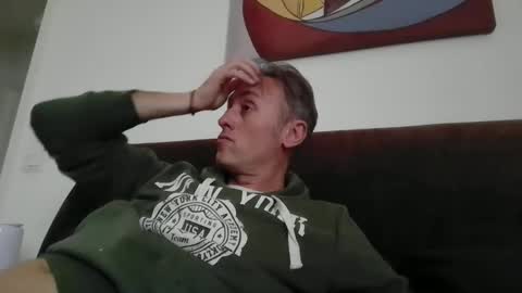 Snapshot of sten015 chatting on November 4, 2025, 2:05 pm sten015 online show from November 4, 2025, 2:05 pm