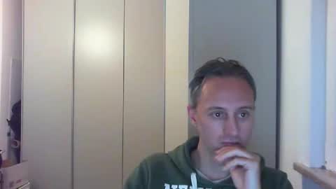 Snapshot of sten015 chatting on November 24, 2025, 4:51 pm sten015 online show from November 24, 2025, 4:51 pm