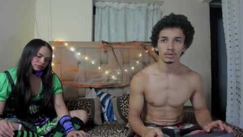 Snapshot of stepcouple__ chatting on October 22, 2025, 10:20 pm Stepcouple online show from October 22, 2025, 10:20 pm