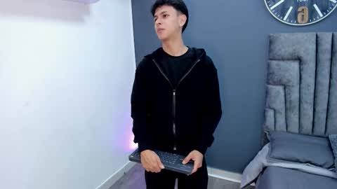 Stephane Rouss online show from November 30, 2025, 8:46 pm