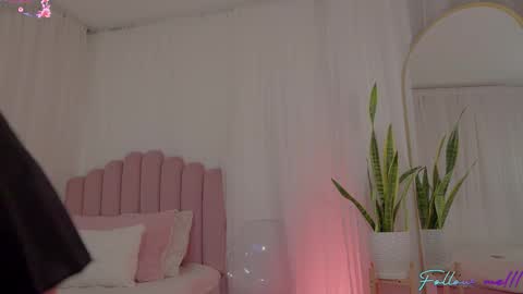 stephania_let online show from October 12, 2025, 11:42 am