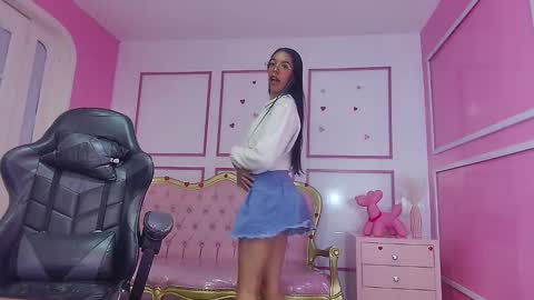 Stephania online show from December 18, 2024, 3:47 am