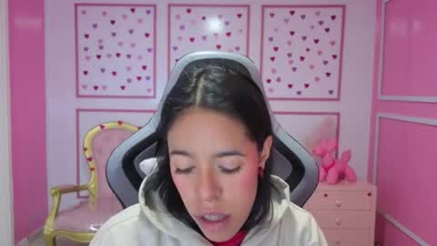 Stephania online show from September 10, 2025, 11:32 am