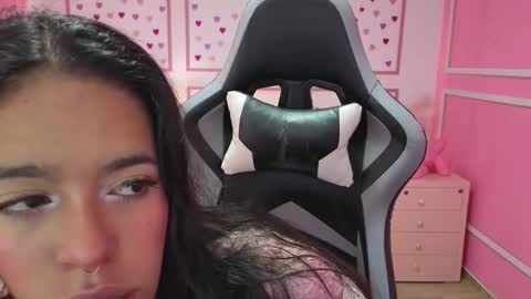 Stephania online show from September 16, 2025, 11:33 am