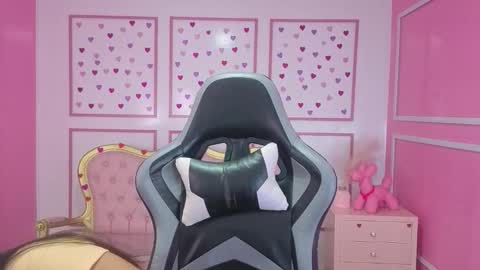 Stephania online show from September 29, 2025, 11:37 am