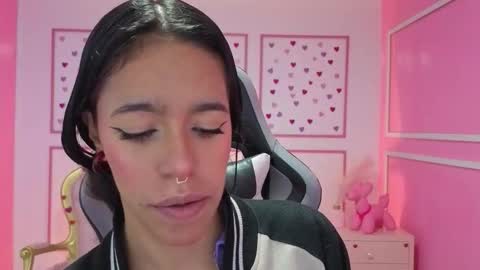 Stephania online show from October 1, 2025, 11:38 am