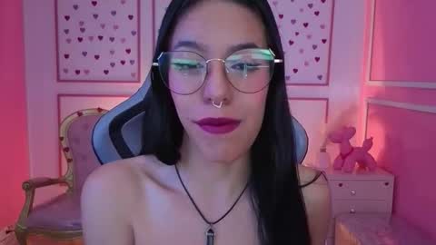 Stephania online show from October 8, 2025, 12:36 pm