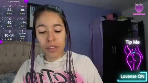 Stephania online show from May 22, 2026, 5:18 pm