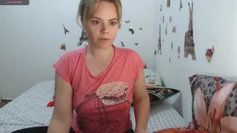 Snapshot of stephaniewild chatting on November 4, 2025, 11:31 am Stephanie online show from November 4, 2025, 11:31 am