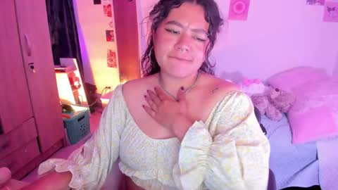 Snapshot of stephanifox chatting on February 5, 2025, 4:06 am Stephanie online show from February 5, 2025, 4:06 am