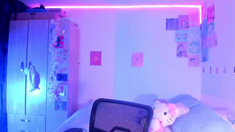 Snapshot of stephanifox chatting on February 18, 2025, 11:52 pm Stephanie online show from February 18, 2025, 11:52 pm