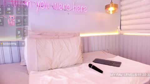 Stephany  online show from February 11, 2025, 4:35 pm