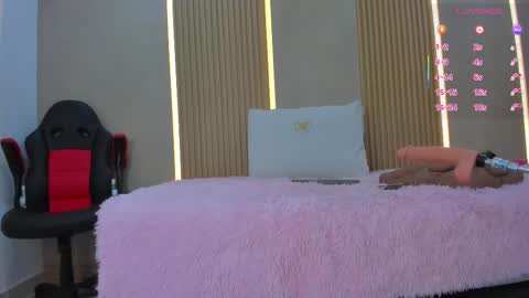 Stephany online show from October 1, 2025, 12:33 pm