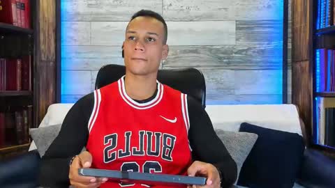 Snapshot of sterling_magnus chatting on February 21, 2026, 4:19 pm online show from February 21, 2026, 4:19 pm