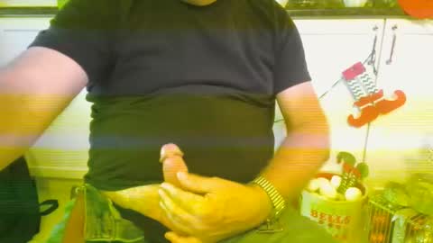 Snapshot of steve093066 chatting on December 18, 2025, 7:53 pm Steve online show from December 18, 2025, 7:53 pm