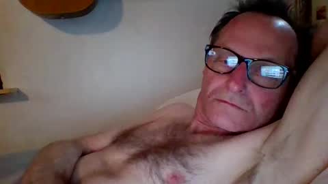 Snapshot of steviehard7 chatting on January 25, 2025, 3:30 am steviehard7 online show from January 25, 2025, 3:30 am