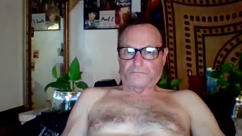 Snapshot of steviehard7 chatting on February 19, 2025, 4:55 am steviehard7 online show from February 19, 2025, 4:55 am