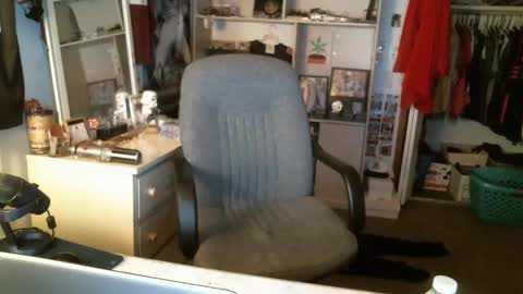 Snapshot of stickey4areason chatting on December 28, 2024, 1:29 am stickey online show from December 28, 2024, 1:29 am