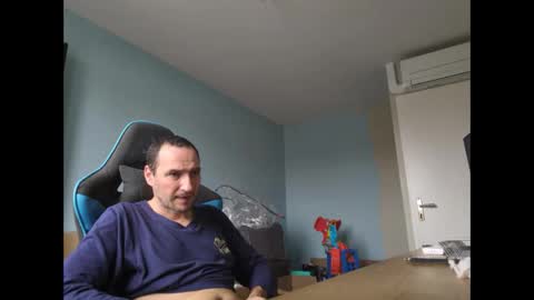 Snapshot of stickolive1 chatting on October 13, 2025, 11:43 am stickolive1 online show from October 13, 2025, 11:43 am