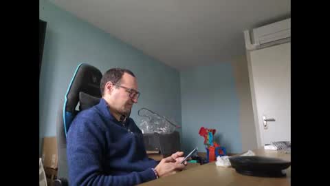 Snapshot of stickolive1 chatting on October 15, 2025, 8:25 am stickolive1 online show from October 15, 2025, 8:25 am