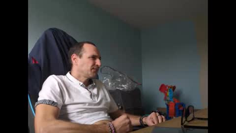 Snapshot of stickolive1 chatting on October 16, 2025, 2:18 pm stickolive1 online show from October 16, 2025, 2:18 pm