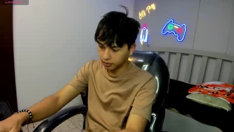 Stiwen online show from December 2, 2025, 12:32 pm