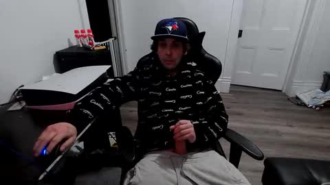 stonedpanda77 online show from April 30, 2026, 1:01 am