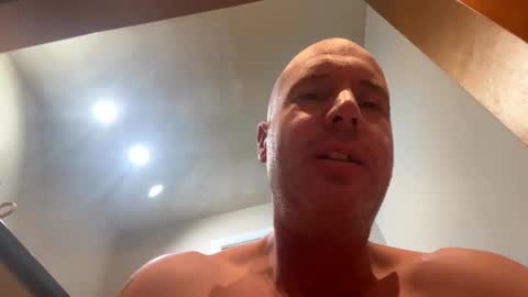 Stoodley22 online show from November 3, 2025, 5:42 am