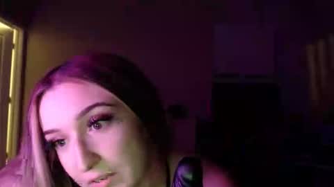 stormi3 online show from May 11, 2026, 7:14 am