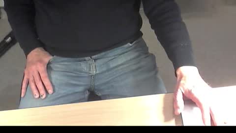 Snapshot of str8_dave chatting on November 16, 2025, 5:51 pm Dave online show from November 16, 2025, 5:51 pm