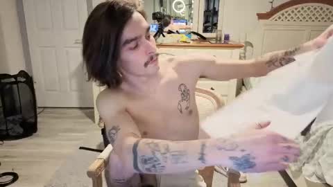 Snapshot of str8whiteboy21 chatting on February 17, 2026, 5:04 am str8whiteboy21 online show from February 17, 2026, 5:04 am