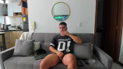 straight__friends online show from May 10, 2026, 2:11 pm