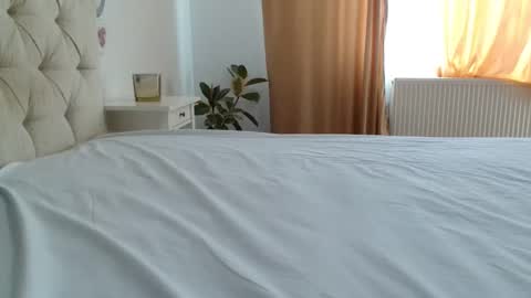 Vivian online show from February 24, 2025, 8:49 am