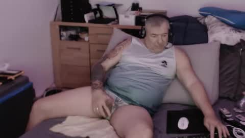 Snapshot of stranger1966 chatting on October 7, 2025, 4:20 am Stranger online show from October 7, 2025, 4:20 am