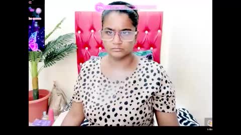 strawberry_lipz online show from October 27, 2025, 5:11 am