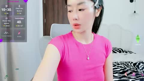 strawberry_loveee online show from November 24, 2025, 10:26 am
