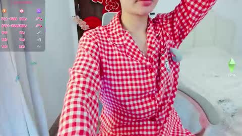 Snapshot of strawberry_loveee chatting on February 21, 2026, 5:14 pm strawberry_loveee online show from February 21, 2026, 5:14 pm