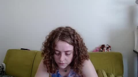 Strawberrylotsacake online show from June 1, 2026, 4:31 pm
