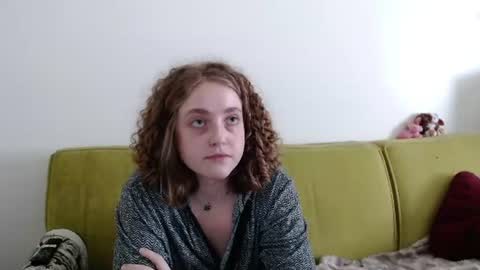 Strawberrylotsacake online show from June 12, 2026, 7:02 pm