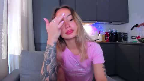 Tati and Lola online show from September 11, 2025, 9:42 am