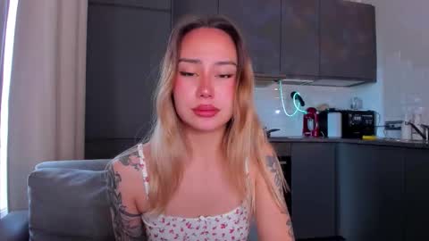 Tati and Lola online show from October 18, 2025, 10:38 am