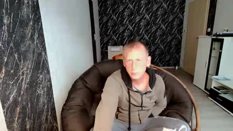 stringslave02 online show from September 14, 2025, 5:01 pm