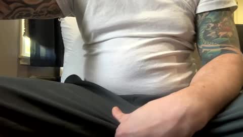 Snapshot of stroking33again chatting on December 17, 2024, 6:31 pm stroking33again online show from December 17, 2024, 6:31 pm