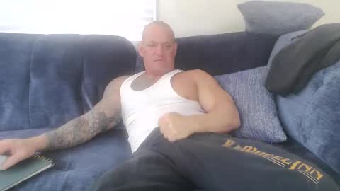 Snapshot of strongandhard073 chatting on November 5, 2025, 1:44 pm StrongAndHard online show from November 5, 2025, 1:44 pm