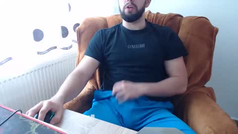 Snapshot of strongcoffee10 chatting on October 31, 2025, 9:43 am StrongCoffee online show from October 31, 2025, 9:43 am