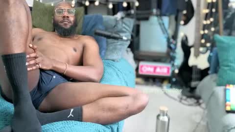 strongmellow online show from October 23, 2025, 3:22 pm